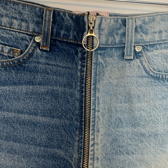 Revice Two Toned Denim Shorts with Wrap Around Zipper Size 26 - Picture 4 of 13